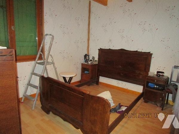 LURE : Chalet en bon état d'entretien composé de 6 pièces sur un terrain de  7 ares 54 centiares