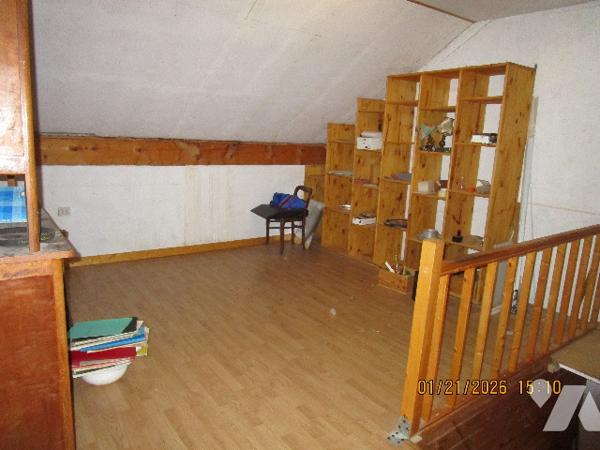 LURE : Chalet en bon état d'entretien composé de 6 pièces sur un terrain de  7 ares 54 centiares