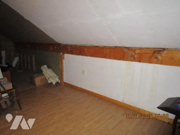 LURE : Chalet en bon état d'entretien composé de 6 pièces sur un terrain de  7 ares 54 centiares