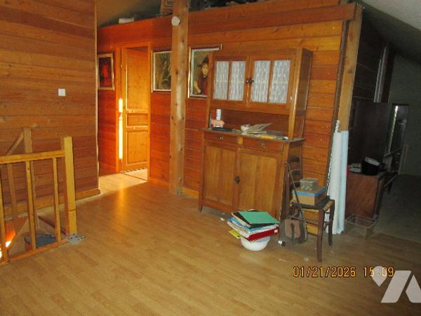 LURE : Chalet en bon état d'entretien composé de 6 pièces sur un terrain de  7 ares 54 centiares