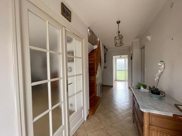 Doulon - Au calme, au bout de son allée sécurisée, maison en bon état à prox. immédiate de tous les services. Jardin et garage.