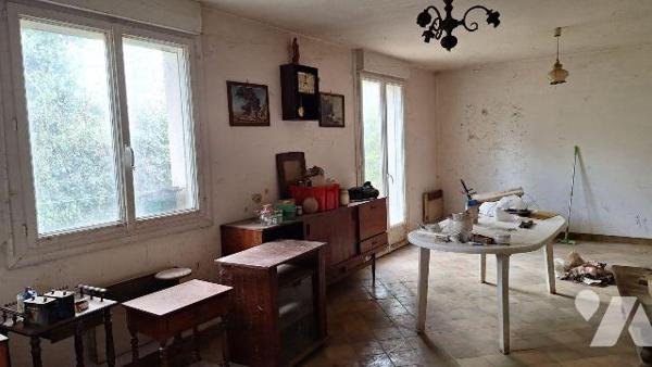 A vendre, à Vautorte (53500) en Mayenne (53).
Une maison d'habitation, comprenant : de plain-p...
