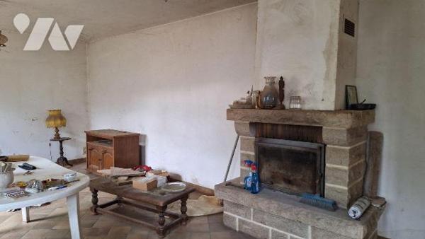 A vendre, à Vautorte (53500) en Mayenne (53).
Une maison d'habitation, comprenant : de plain-p...