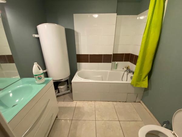 Immeuble avec 2 appartements loués et garages libres en rez-de-chaussée