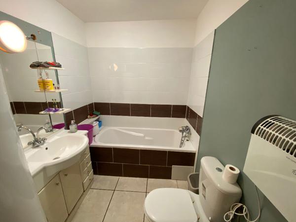 Immeuble avec 2 appartements loués et garages libres en rez-de-chaussée