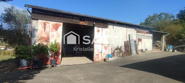 Maison 150 m² habitables + combles aménageables de 88 m² + hangar de 330 m²