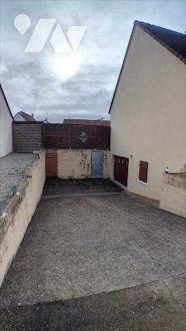 PARIGNE L'EVEQUE, pavillon sur sous-sol total et ses 4 chambres.
