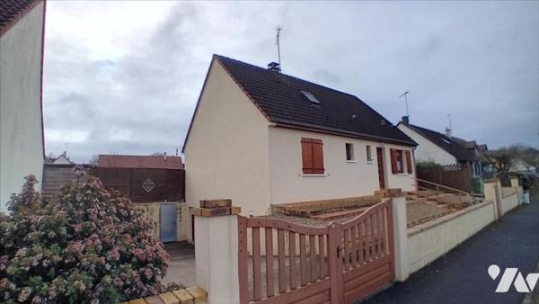 PARIGNE L'EVEQUE, pavillon sur sous-sol total et ses 4 chambres.
