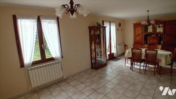 PARIGNE L'EVEQUE, pavillon sur sous-sol total et ses 4 chambres.