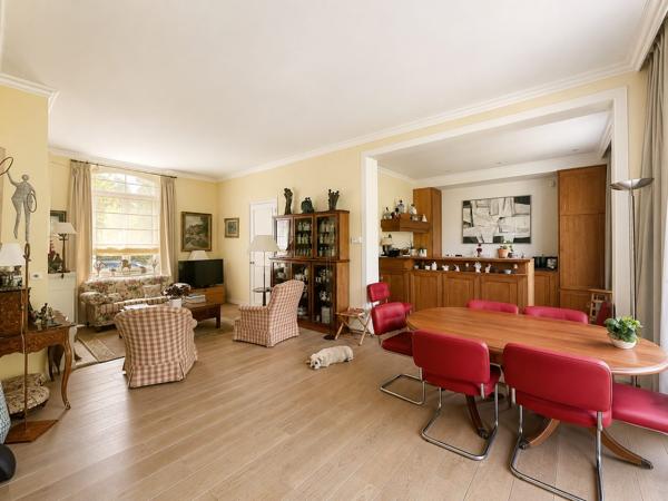 Maison semi individuelle , 3 chambres et magnifique Jardin