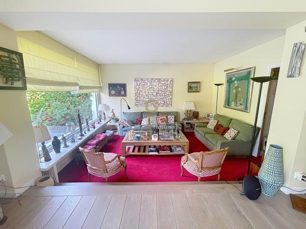 Maison semi individuelle , 3 chambres et magnifique Jardin