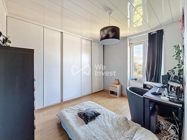 Duplex de caractère 91 m² – 3 chambres – Immeuble 1887 – Gorcy – Cave – 169 000 € FAI