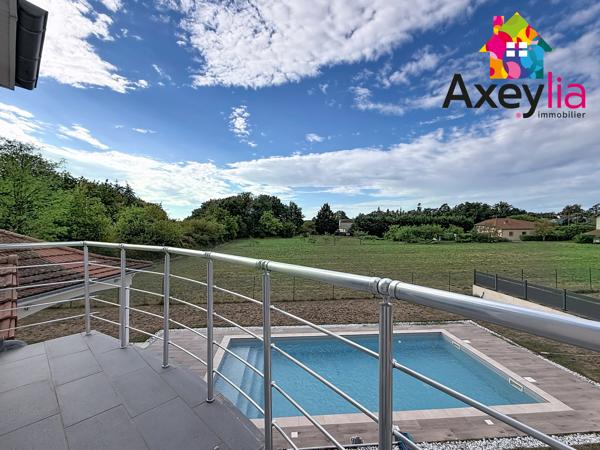 A VENDRE - RIORGES - MAISON CONTEMPORAINE DE 2011 AVEC CINQ CHAMBRES, TERRAIN ET PISCINE