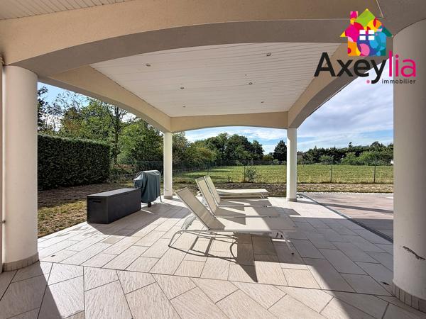 A VENDRE - RIORGES - MAISON CONTEMPORAINE DE 2011 AVEC CINQ CHAMBRES, TERRAIN ET PISCINE