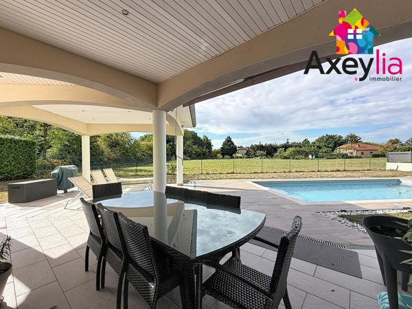 A VENDRE - RIORGES - MAISON CONTEMPORAINE DE 2011 AVEC CINQ CHAMBRES, TERRAIN ET PISCINE