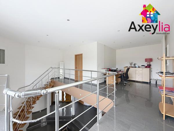 A VENDRE - RIORGES - MAISON CONTEMPORAINE DE 2011 AVEC CINQ CHAMBRES, TERRAIN ET PISCINE