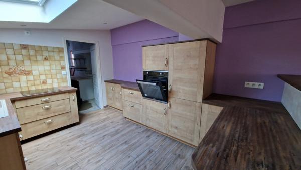 Maison  8 pièce(s)  3 chambre(s)  240 m²