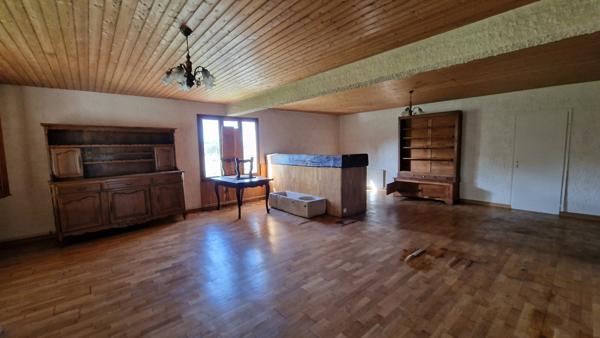 Maison  8 pièce(s)  3 chambre(s)  240 m²