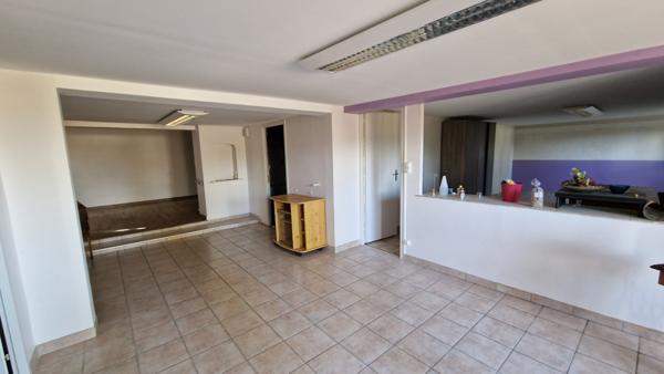 Maison  8 pièce(s)  3 chambre(s)  240 m²