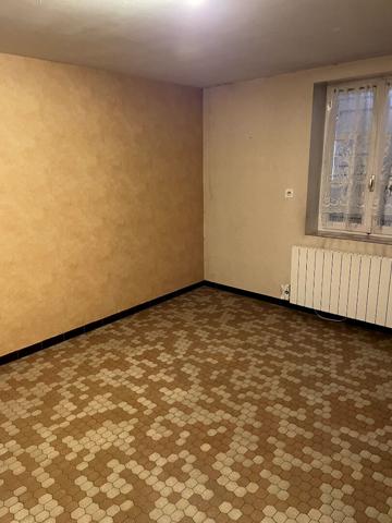 A louer appartement plein centre de Givry
