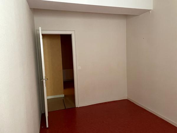 A louer appartement plein centre de Givry