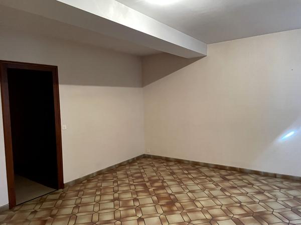 A louer appartement plein centre de Givry