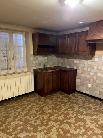 A louer appartement plein centre de Givry
