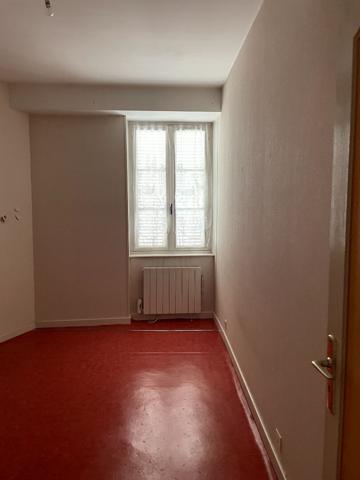 A louer appartement plein centre de Givry