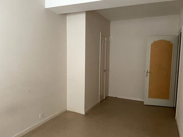 A louer appartement plein centre de Givry