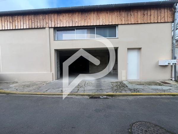 Parking / box 16 pièces 800 m2