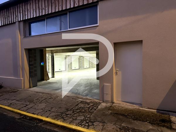 Parking / box 16 pièces 800 m2
