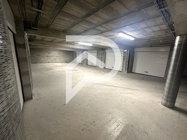 Parking / box 16 pièces 800 m2