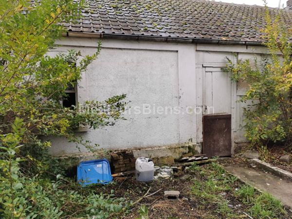 MAISON DE VILLE MITOYENNE A RENOVER