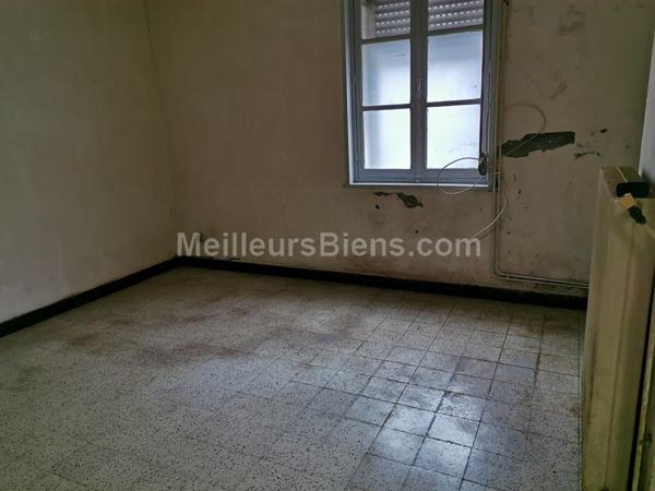 MAISON DE VILLE MITOYENNE A RENOVER