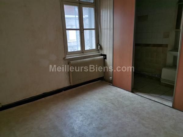 MAISON DE VILLE MITOYENNE A RENOVER