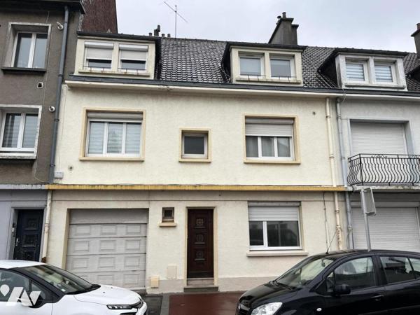 CALAIS-NORD, IMMEUBLE DE RAPPORT avec 3 logements, un garage