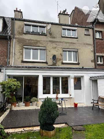 CALAIS-NORD, IMMEUBLE DE RAPPORT avec 3 logements, un garage