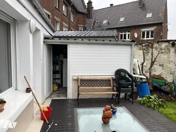 CALAIS-NORD, IMMEUBLE DE RAPPORT avec 3 logements, un garage