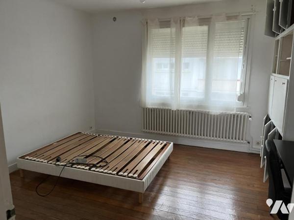 CALAIS-NORD, IMMEUBLE DE RAPPORT avec 3 logements, un garage