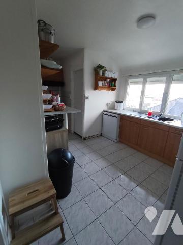 CALAIS-NORD, IMMEUBLE DE RAPPORT avec 3 logements, un garage