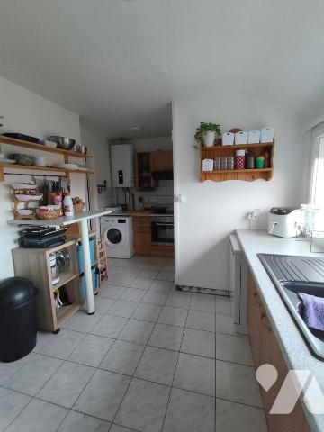 CALAIS-NORD, IMMEUBLE DE RAPPORT avec 3 logements, un garage