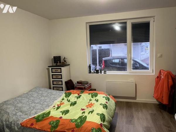 CALAIS-NORD, IMMEUBLE DE RAPPORT avec 3 logements, un garage