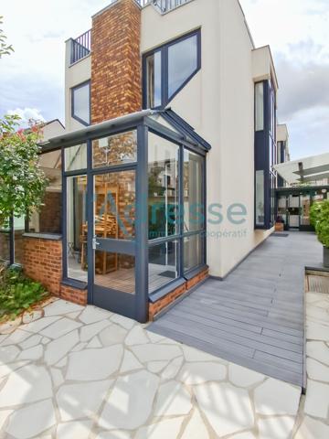 SURESNES Maison en excellent état 11' Tram