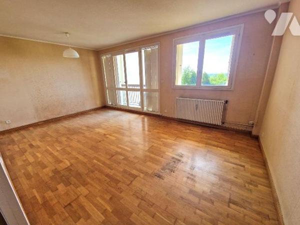 Appartement de type 2 à vendre à Quimper, dans le quartier de Penhars. D'une surface habitable ...
