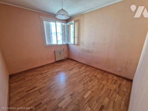 Appartement de type 2 à vendre à Quimper, dans le quartier de Penhars. D'une surface habitable ...