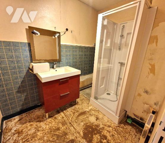 Appartement de type 2 à vendre à Quimper, dans le quartier de Penhars. D'une surface habitable ...