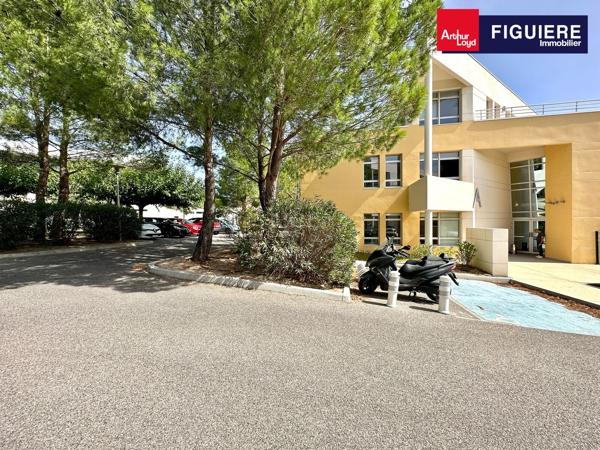 BUREAUX À VENDRE AVEC PARKING PRIVATIFS