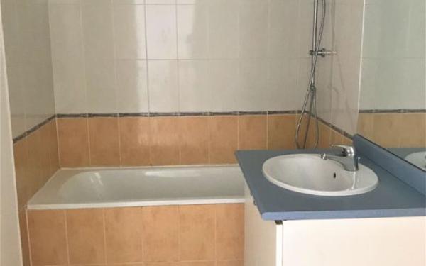 Maison à louer    4 pièces • 90,37 m2 Lézan