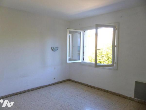 A VENDRE APPARTEMENT T2  A RENOVER  AVEC TERRASSE+ CAVE +1 PLACE DE PARKING