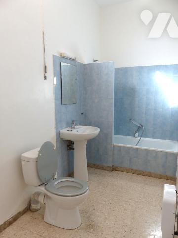 A VENDRE APPARTEMENT T2  A RENOVER  AVEC TERRASSE+ CAVE +1 PLACE DE PARKING